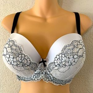Victoria’s Secret Dream Angels Lined Demi 36DDD Cream/Black